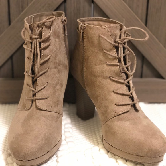 Size 9 boots - a.n.a A New Approach - Picture 1 of 7